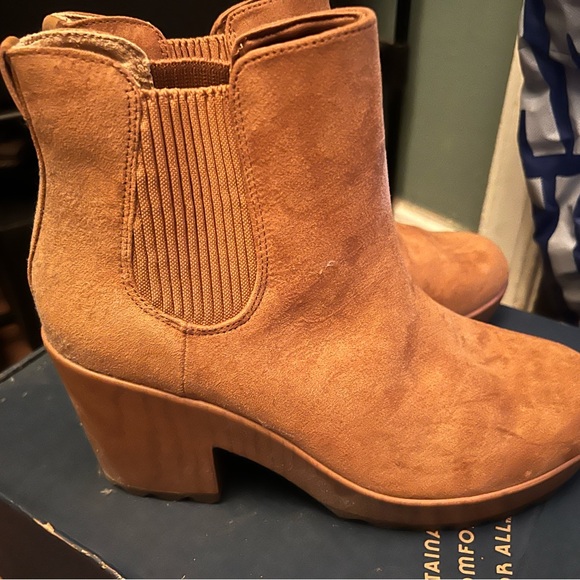 New in Box Dr. Scholl Walkaway Comfort Chelsea Boot - Picture 4 of 8